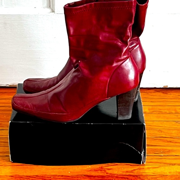 Kinky Red Boots - Picture 1 of 2